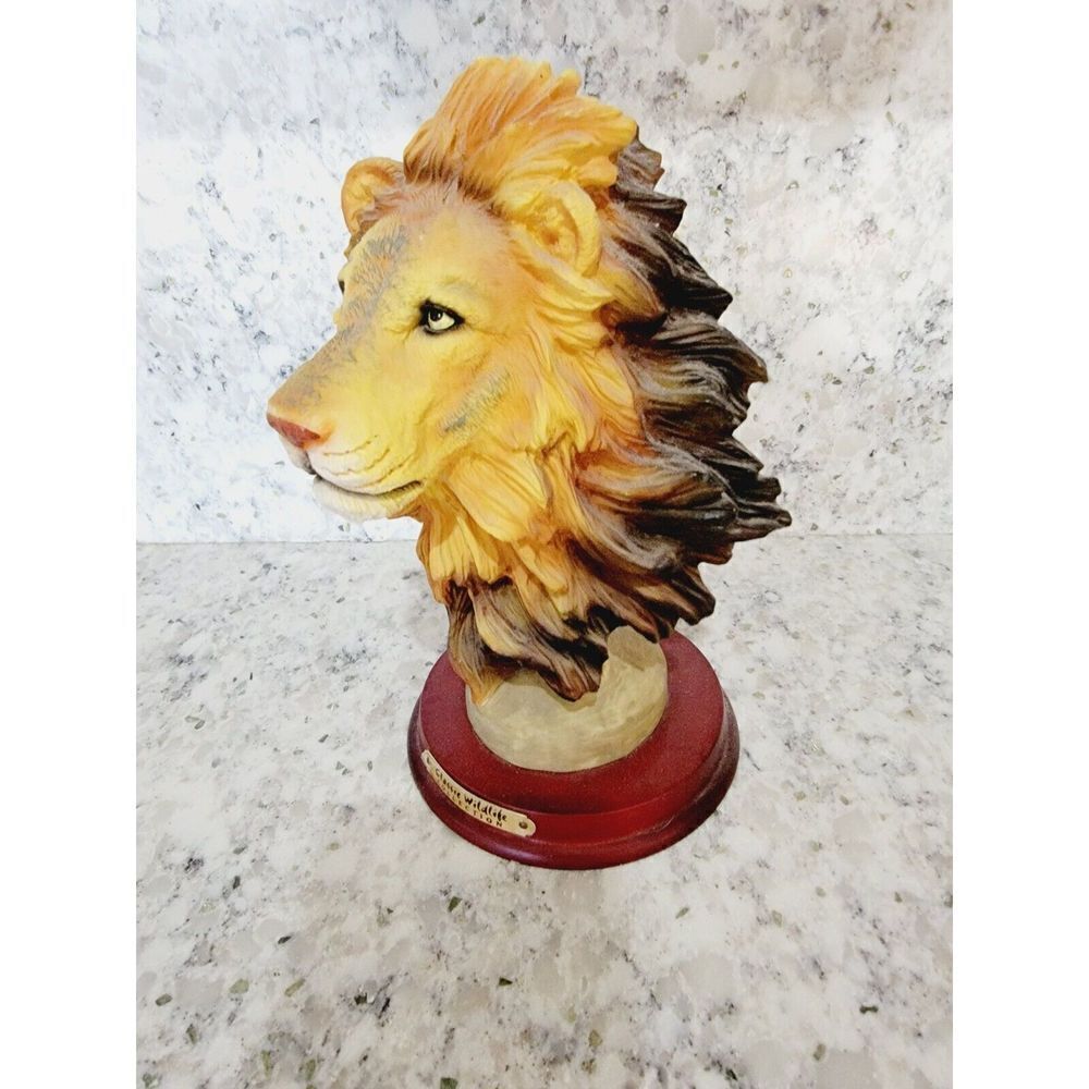 Classic Wildlife Collection Vtg Lion Figurine Heavy Statue 8.5"‎ Tall Animal